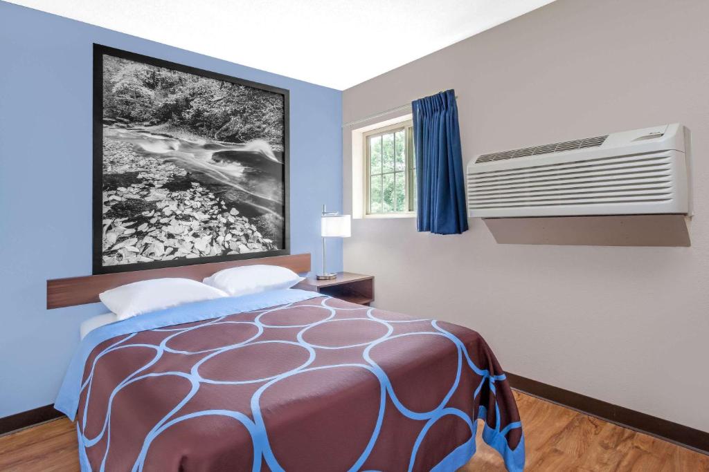 Postel nebo postele na pokoji v ubytování Super 8 by Wyndham Oneonta/Cooperstown