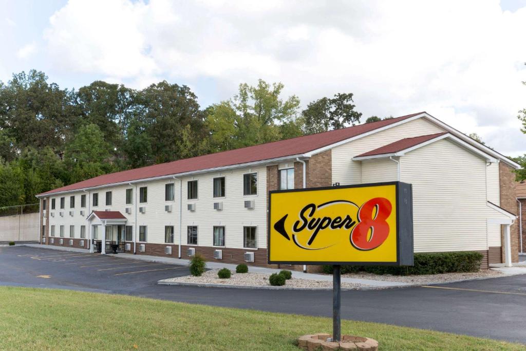 a super sign in front of a building at Super 8 by Wyndham Radcliff Ft. Knox Area in Radcliff