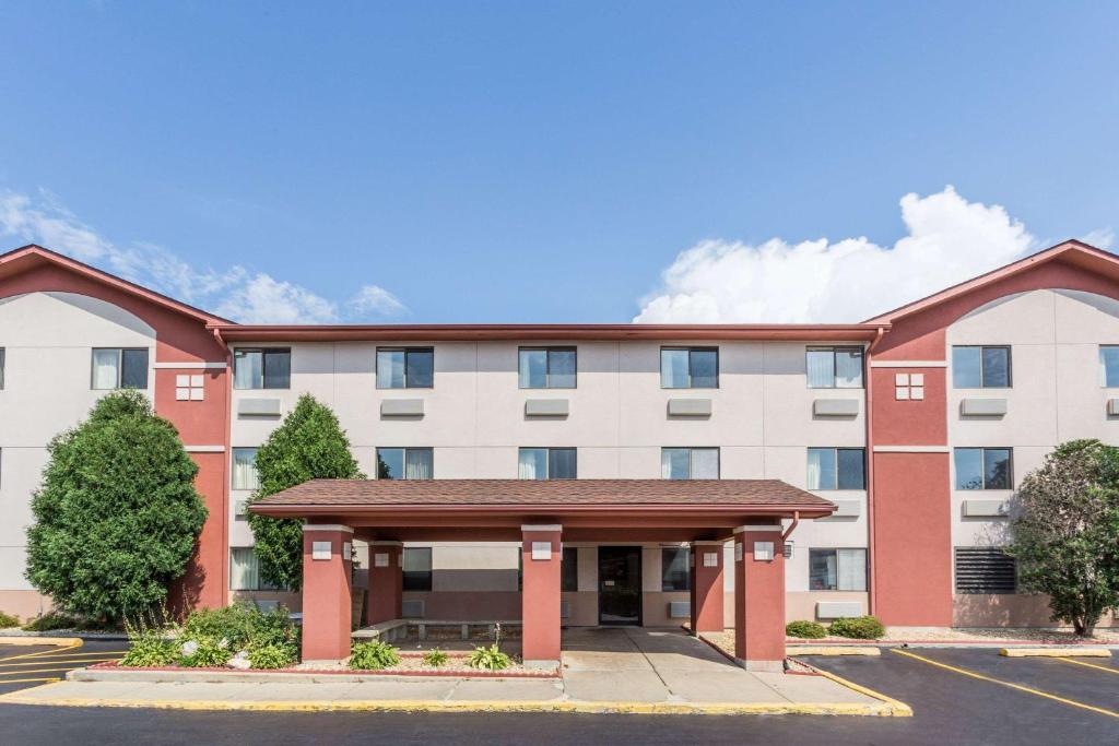 an apartment building with a parking lot at Super 8 by Wyndham St. Charles in Saint Charles