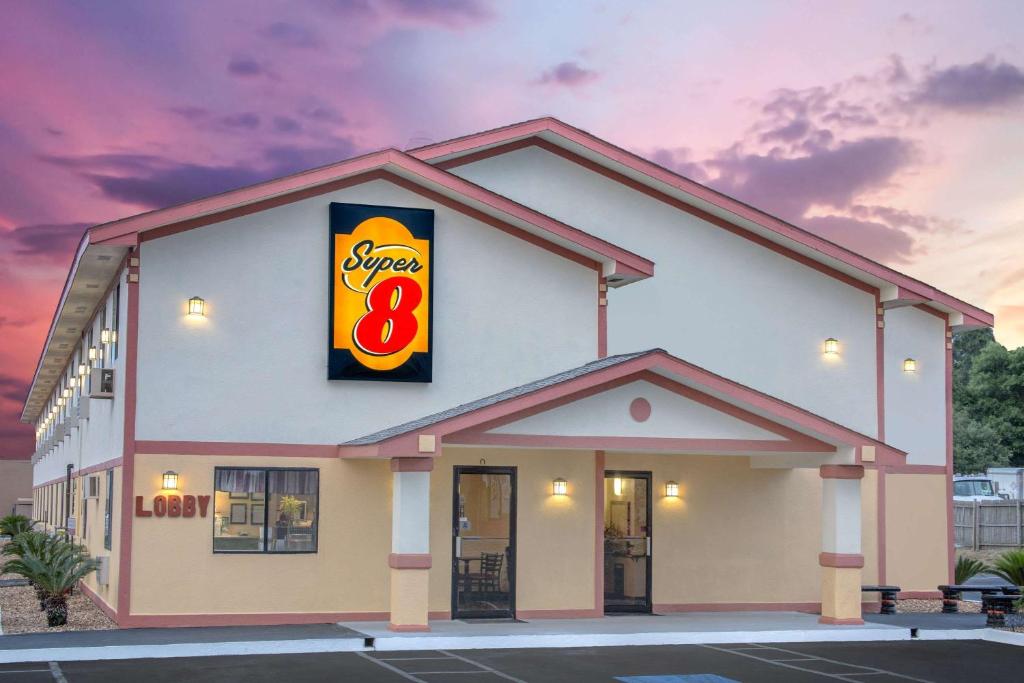 Super 8 by Wyndham Douglas tanúsítványa, márkajelzése vagy díja