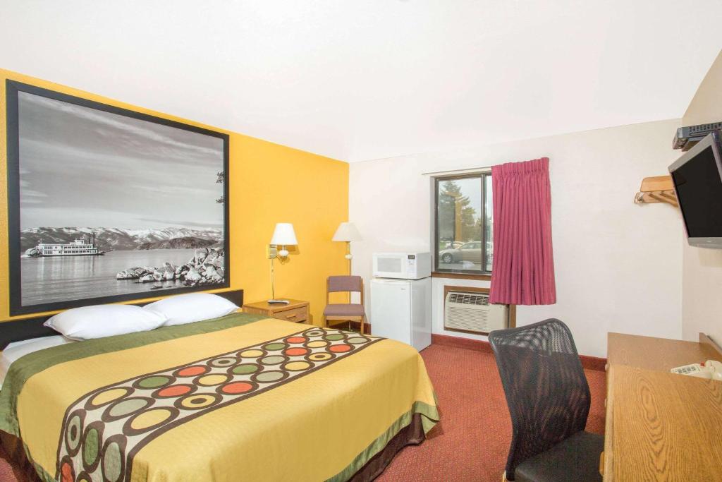 Postel nebo postele na pokoji v ubytování Super 8 by Wyndham Elko
