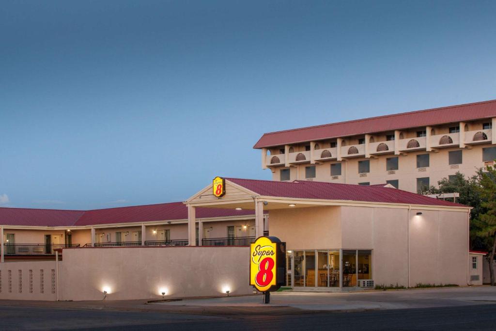 een tankstation met een bord ervoor bij Super 8 by Wyndham Lubbock Civic Center North in Lubbock