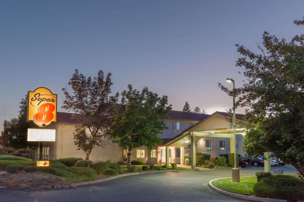a hotel with a sign in front of a building at Super 8 by Wyndham Bend in Bend