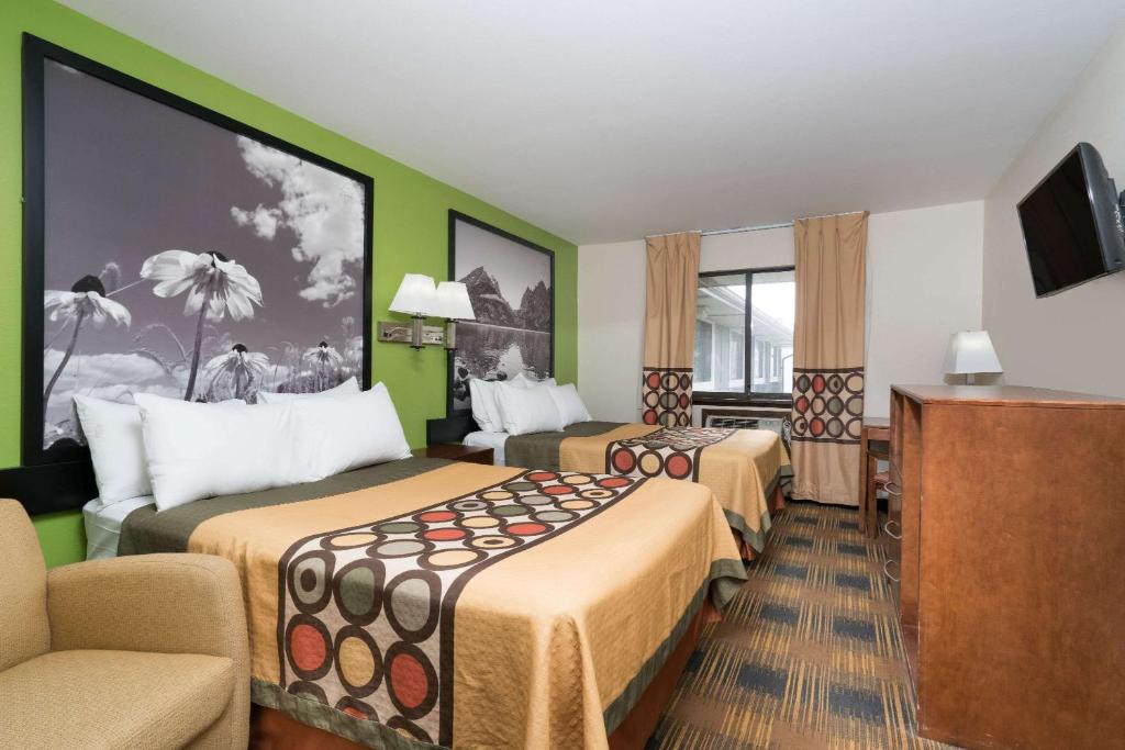 Super 8 by Wyndham Rochester Mayo Clinic Area photo