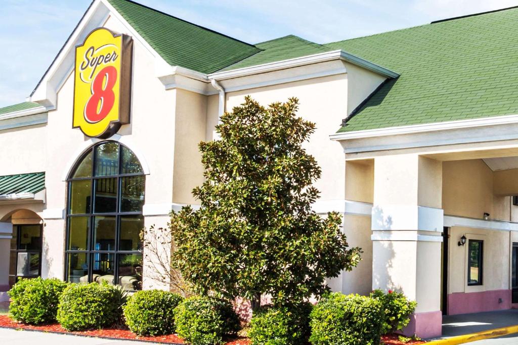 a store front of a fast food restaurant at Super 8 by Wyndham Hull Street Midlothian Richmond Area in Midlothian