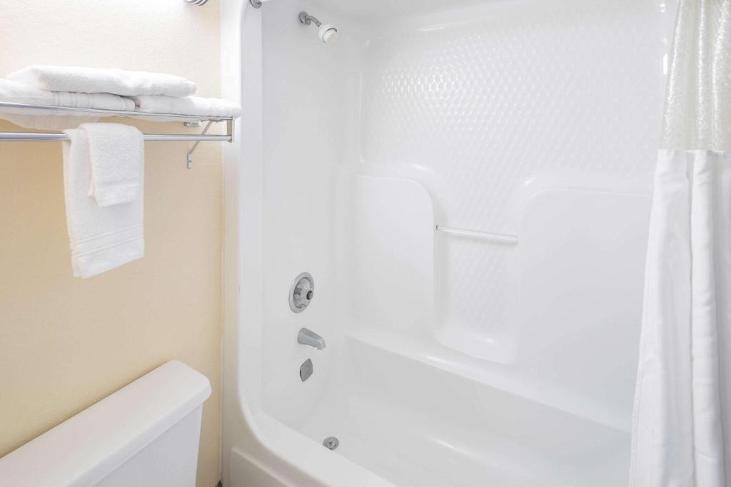 Days Inn by Wyndham Walterboro - Doppelzimmer Mit Zwei Doppelbetten – Raucher