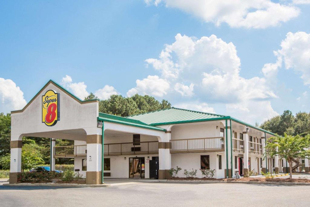 Gallery image of Super 8 by Wyndham Dothan in Dothan