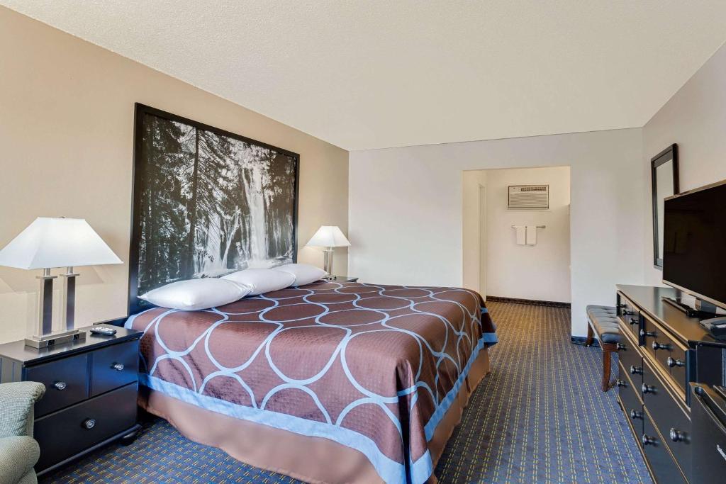 Super 8 by Wyndham Alturas - Chambre Lit King-Size - Non-Fumeurs