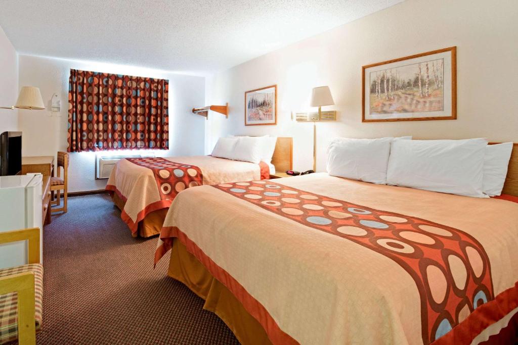 Super 8 by Wyndham Plano/Dallas Area - Double Room With Two Double Beds - Non-Smoking