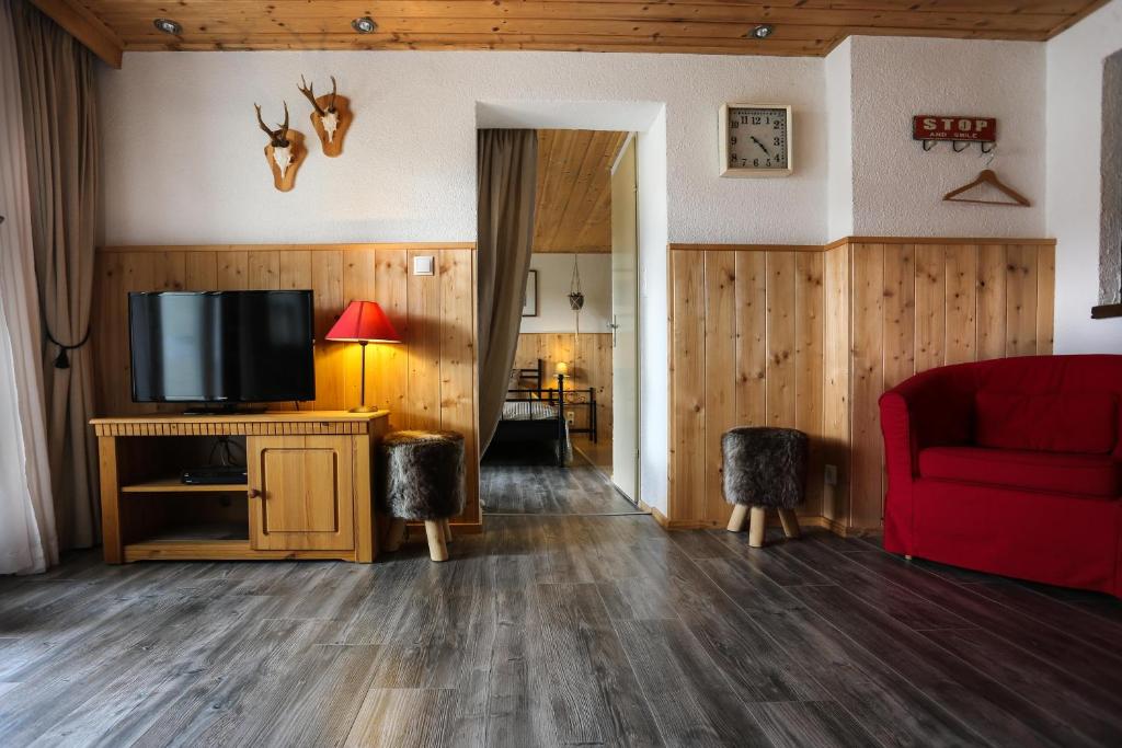 TV a/nebo společenská místnost v ubytování Landhaus Danita