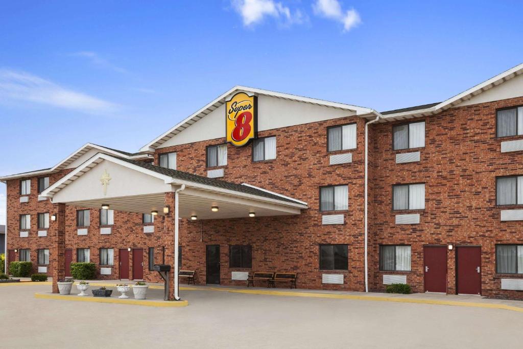 Gallery image of Super 8 by Wyndham Bowling Green in Bowling Green