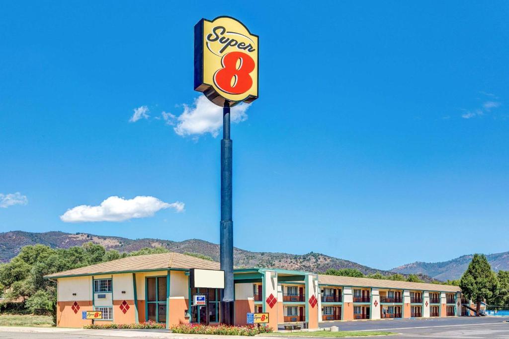 a sign for a burger restaurant in front of a building at Super 8 by Wyndham Yreka in Yreka