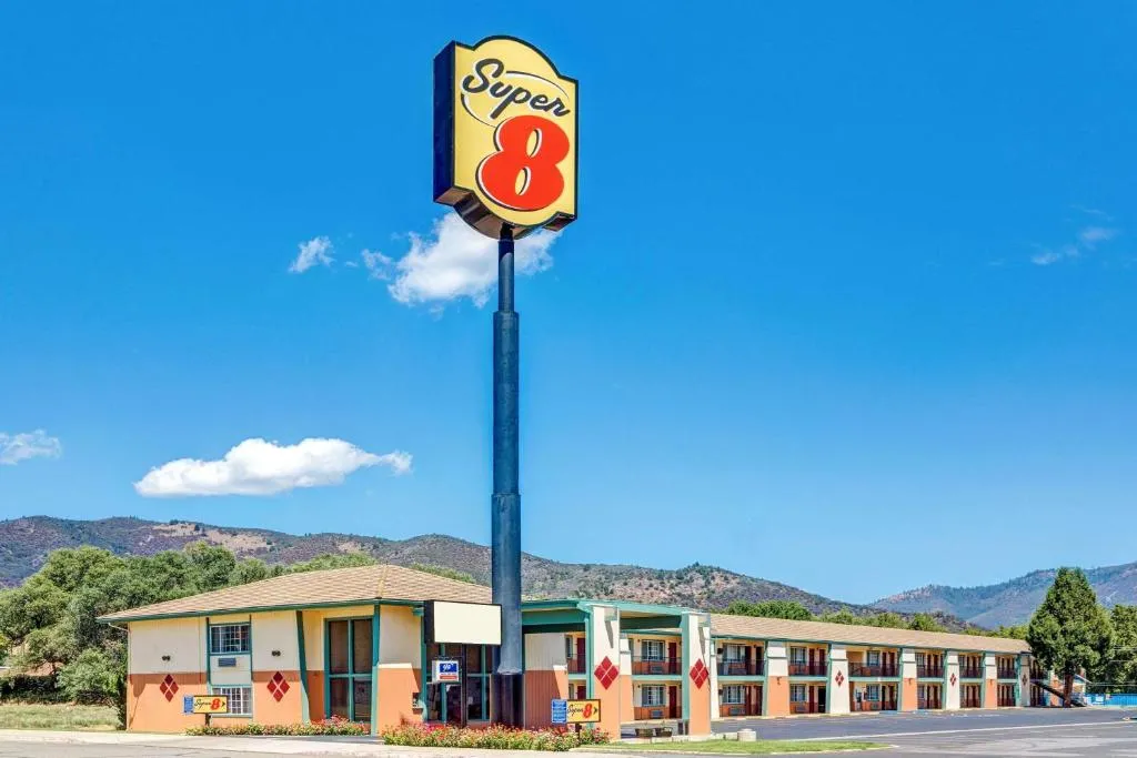 Super 8 by Wyndham Yreka in Mountain View
