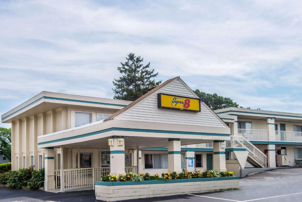 a fast food restaurant with a sign on top of it at Super 8 by Wyndham W Yarmouth Hyannis/Cape Cod in West Yarmouth