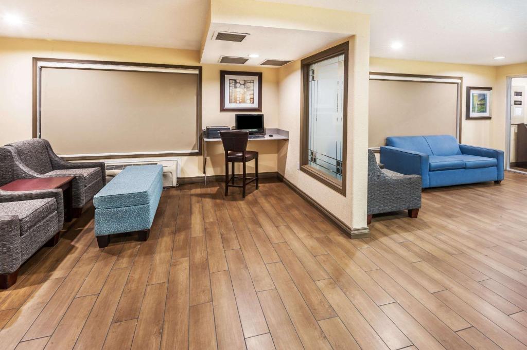 Super 8 by Wyndham Calgary/Airport - Resim 7