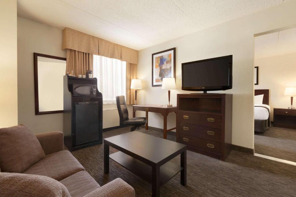 Travelodge by Wyndham Edmonton South - Resim 17