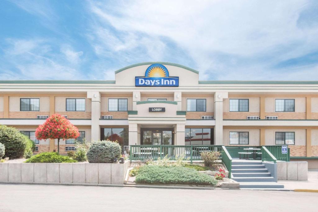 a building with a day inn sign on it at Days Inn by Wyndham West Rapid City in Rapid City