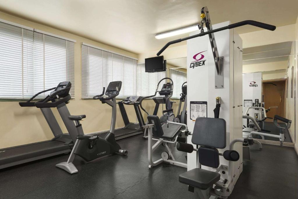 Fitness centrum a/nebo fitness zařízení v ubytování Howard Johnson by Wyndham Abu Dhabi Downtown