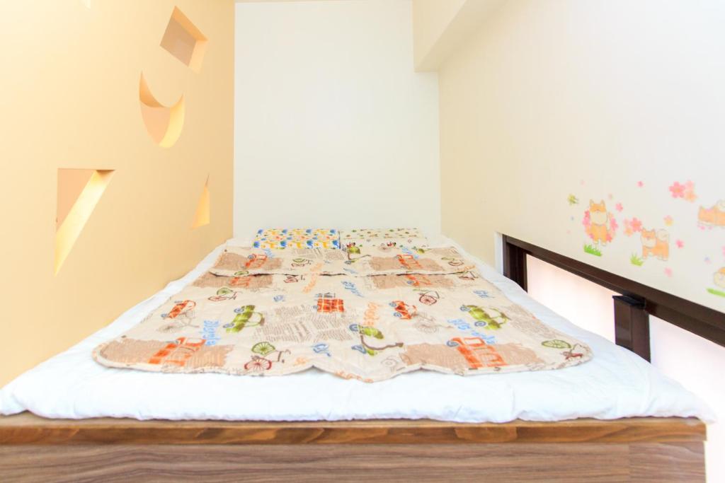 Postel nebo postele na pokoji v ubytování Yilan Dongshan Cypress B&B