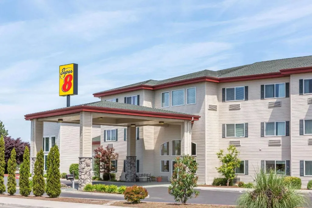 Super 8 by Wyndham Central Pt Medford in Medford