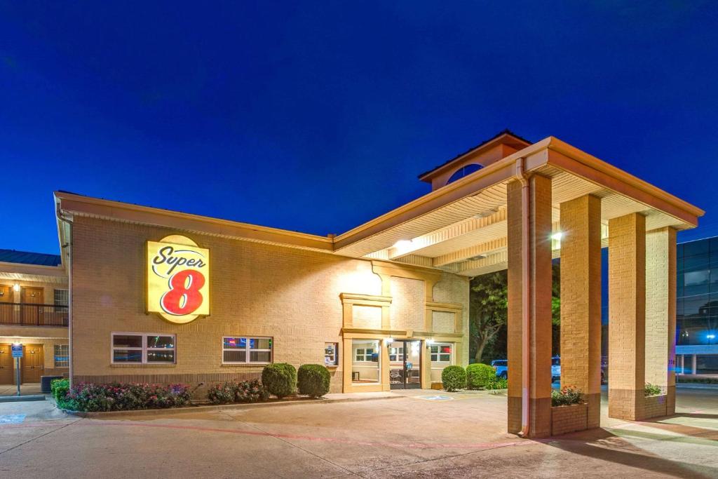 a fast food building with a sign on it at Super 8 by Wyndham Richardson Dallas in Richardson