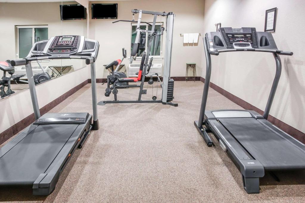 Fitness centrum a/nebo fitness zařízení v ubytování Super 8 by Wyndham Brenham TX