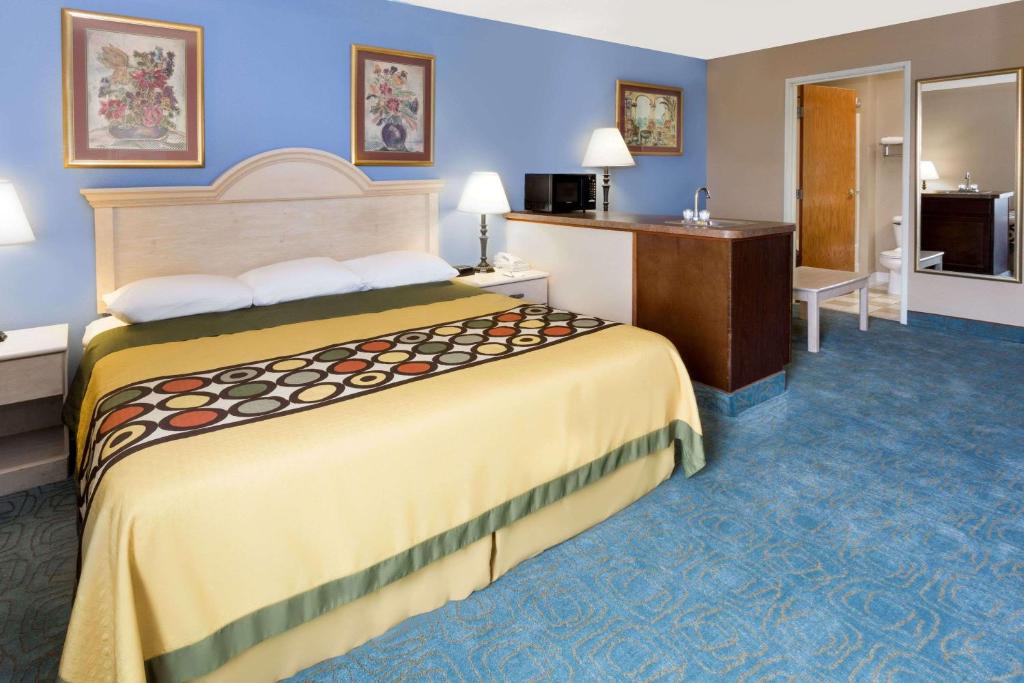 Super 8 by Wyndham Freeport - Suite Studio Lit King-Size De Luxe - Non-Fumeurs
