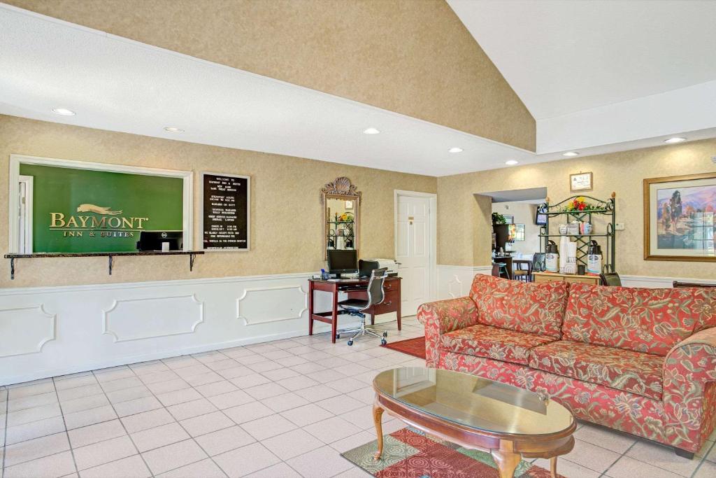 Baymont by Wyndham Smithfield photo
