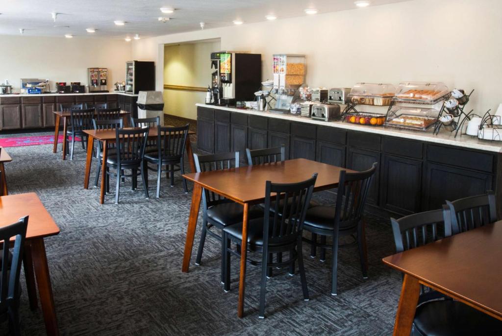 a dining room with tables and a counter at Baymont by Wyndham Keystone Near Mt. Rushmore in Keystone