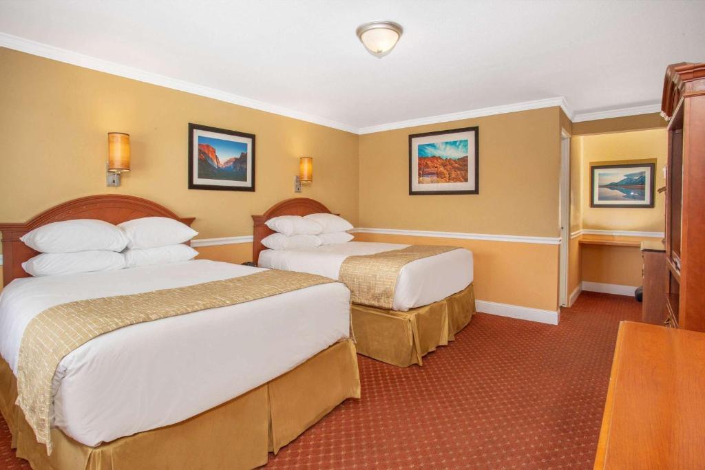 Postel nebo postele na pokoji v ubytování Travelodge by Wyndham Hawthorne