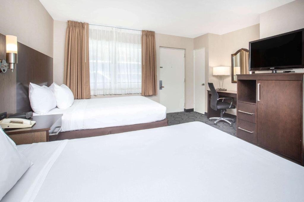 Baymont by Wyndham San Diego Downtown photo