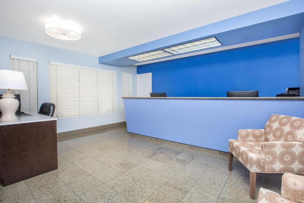 Baymont by Wyndham San Diego Downtown photo