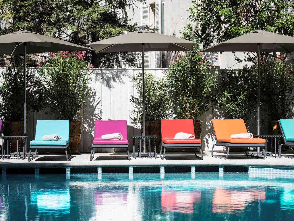 Bazén v ubytování Jules César Hotel & Spa Arles - MGallery Collection nebo v jeho okolí