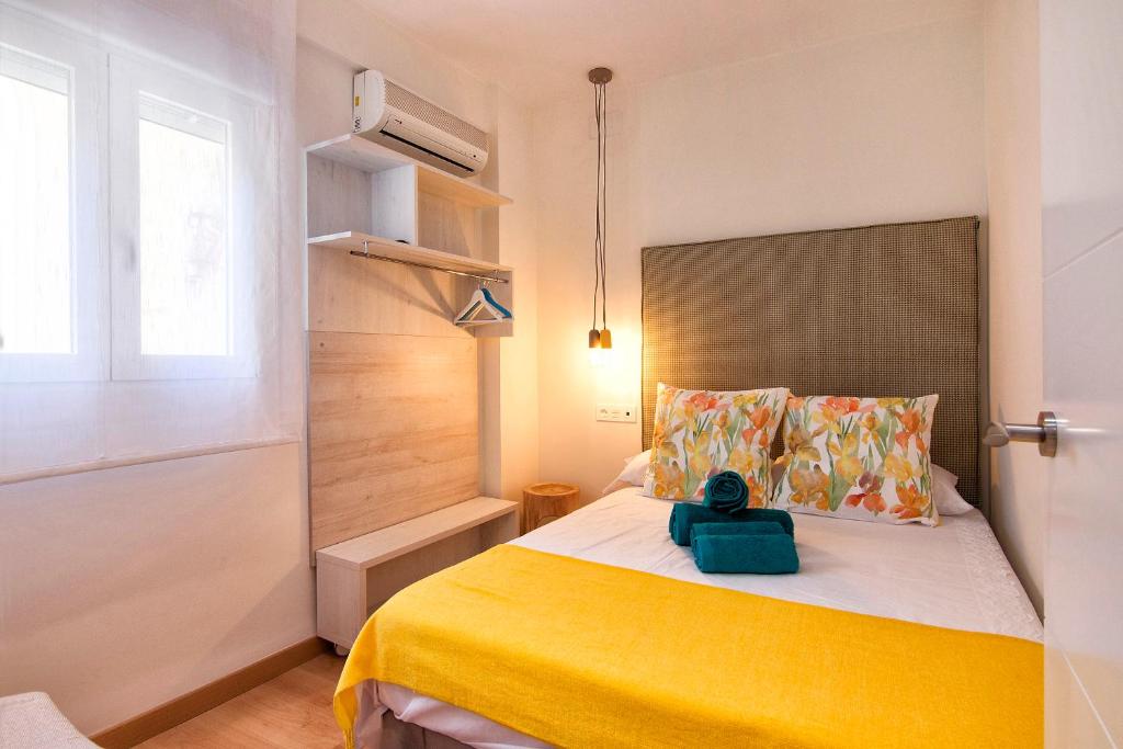 Cama o camas de una habitación en tuGuest Clave de Sol Apartment