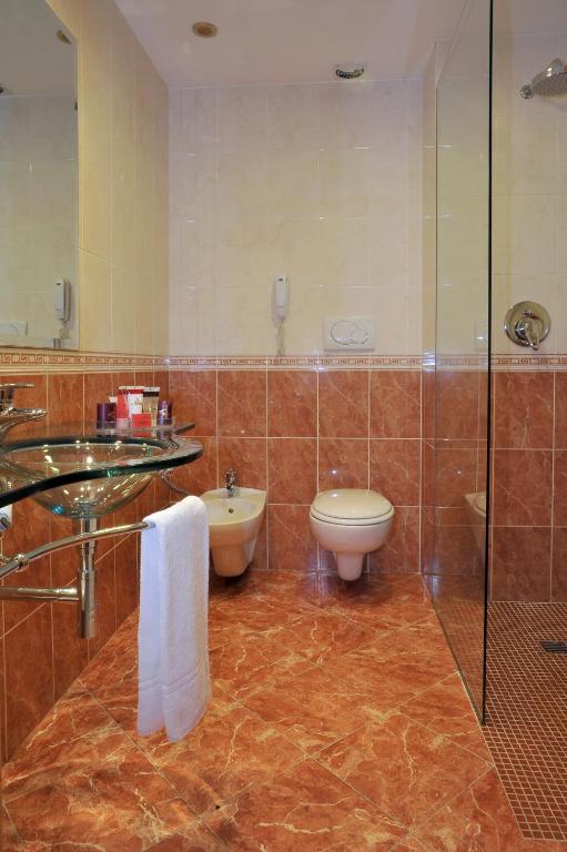 Koupelna v ubytování Agora' Palace Hotel