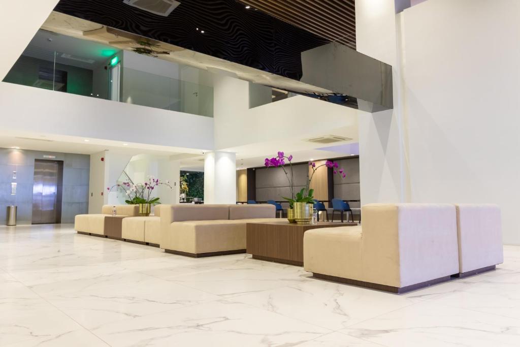 Posezení v ubytování Ramada Encore by Wyndham Makati