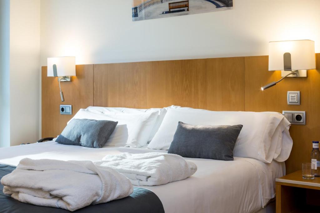 Postel nebo postele na pokoji v ubytování Hotel Palacio de Aiete