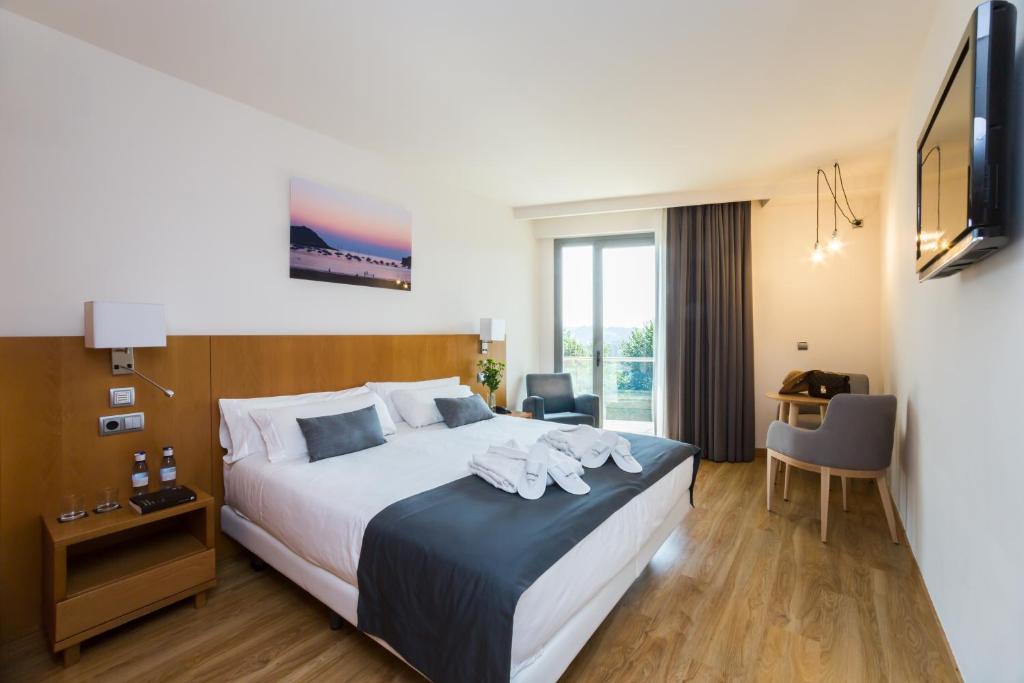 Postel nebo postele na pokoji v ubytování Hotel Palacio de Aiete