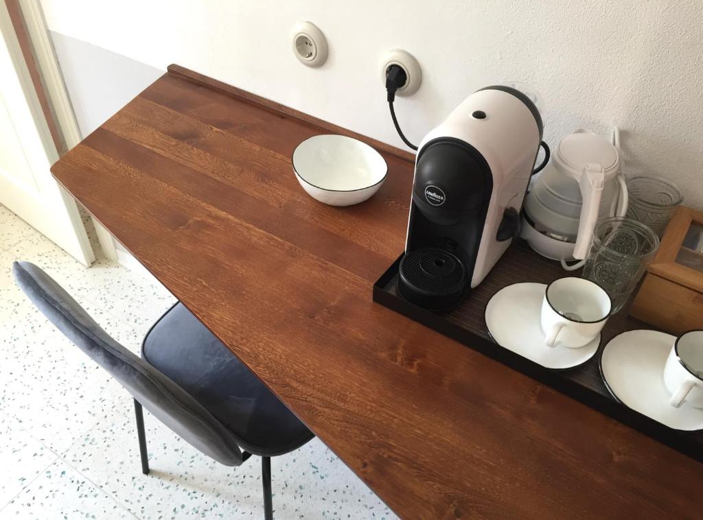 Příslušenství pro přípravu čaje a kávy v ubytování Agave Room Rental