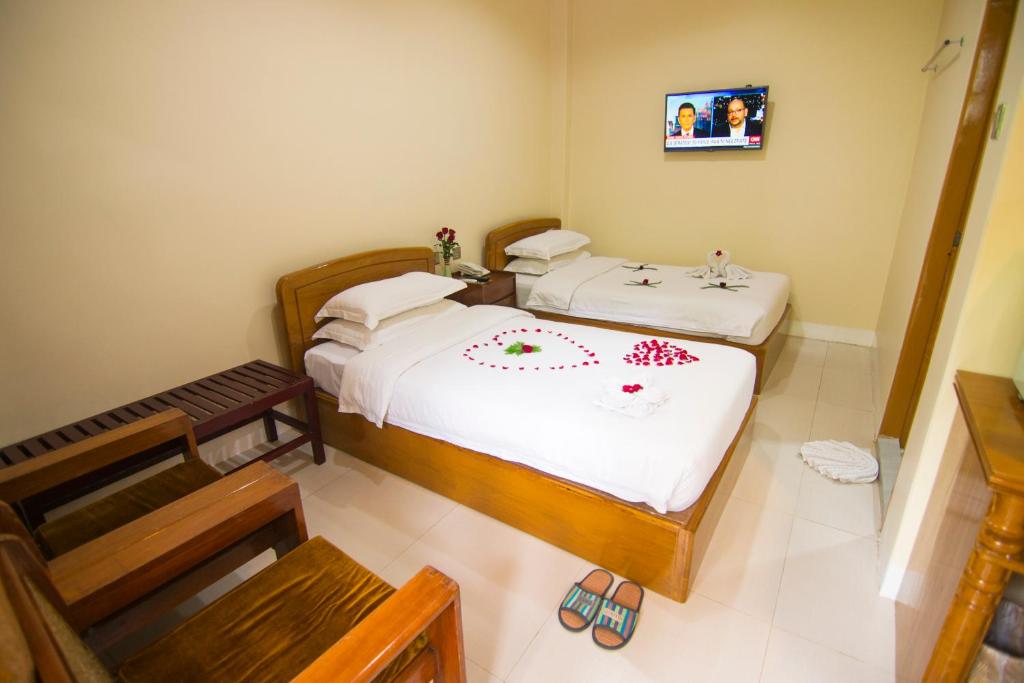 Rúm í herbergi á The Hotel Umbra Bagan