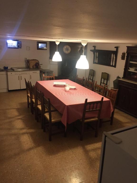 A kitchen or kitchenette at Alojamiento Turístico Las Catonas de Antoñanzas