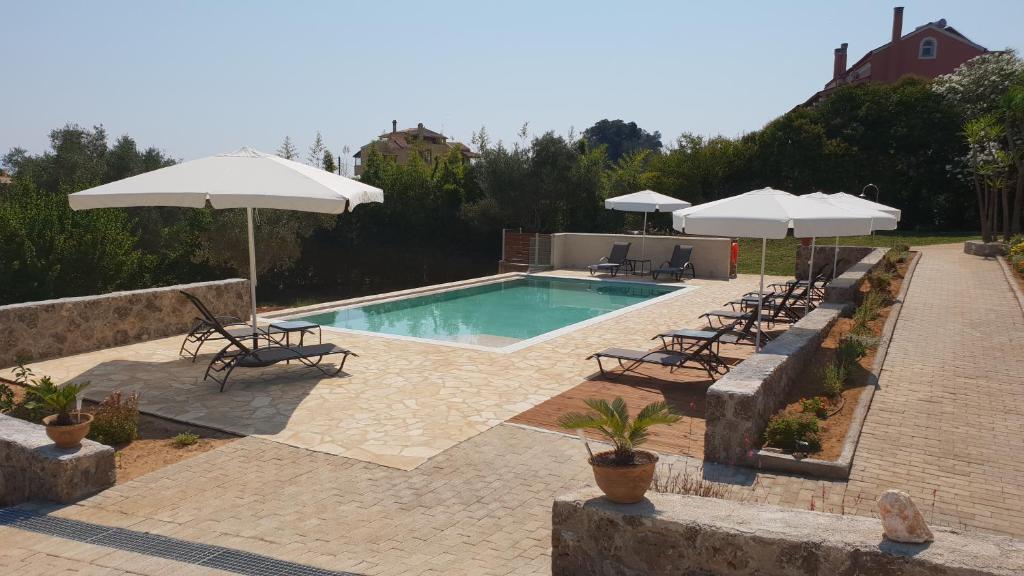 Bazén v ubytování Hibiscus Suites - A nebo v jeho okolí