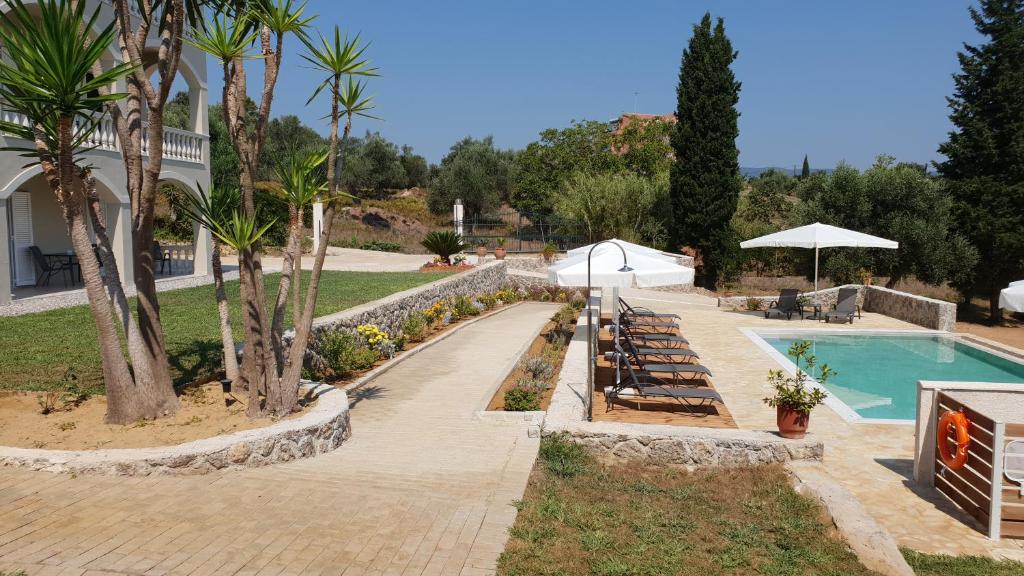 Bazén v ubytování Hibiscus Suites - A nebo v jeho okolí