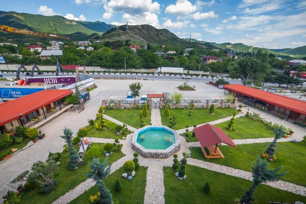 Nespecifikovaný výhled na hory nebo výhled na hory při pohledu z hotelu