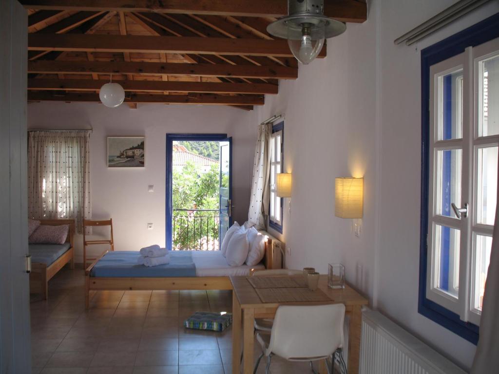 Posteľ alebo postele v izbe v ubytovaní Kyfanta, studios & apartments in Kyparissi