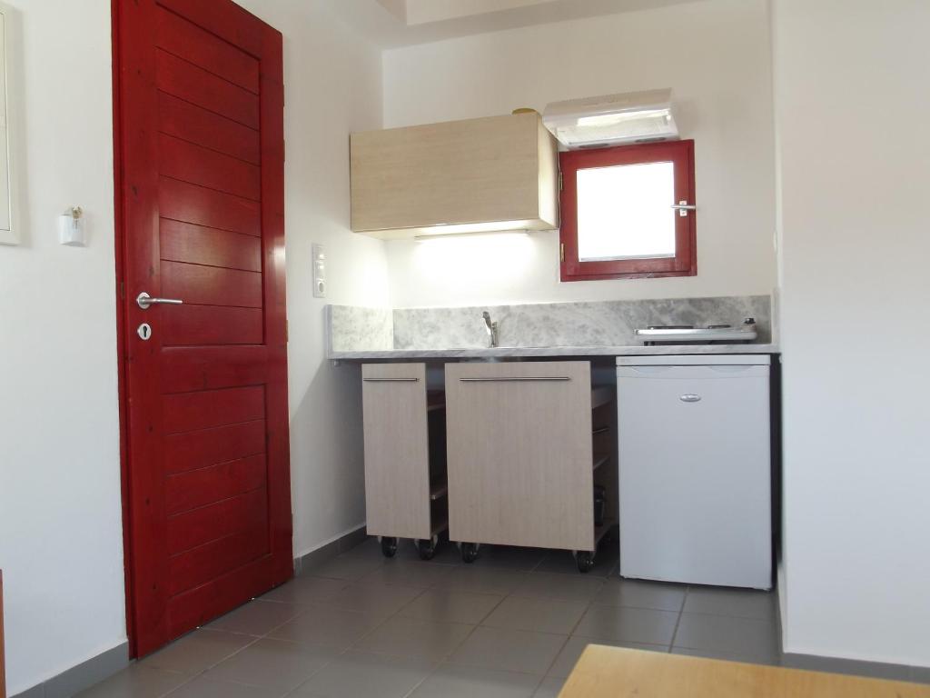 Kuchyňa alebo kuchynka v ubytovaní Kyfanta, studios & apartments in Kyparissi
