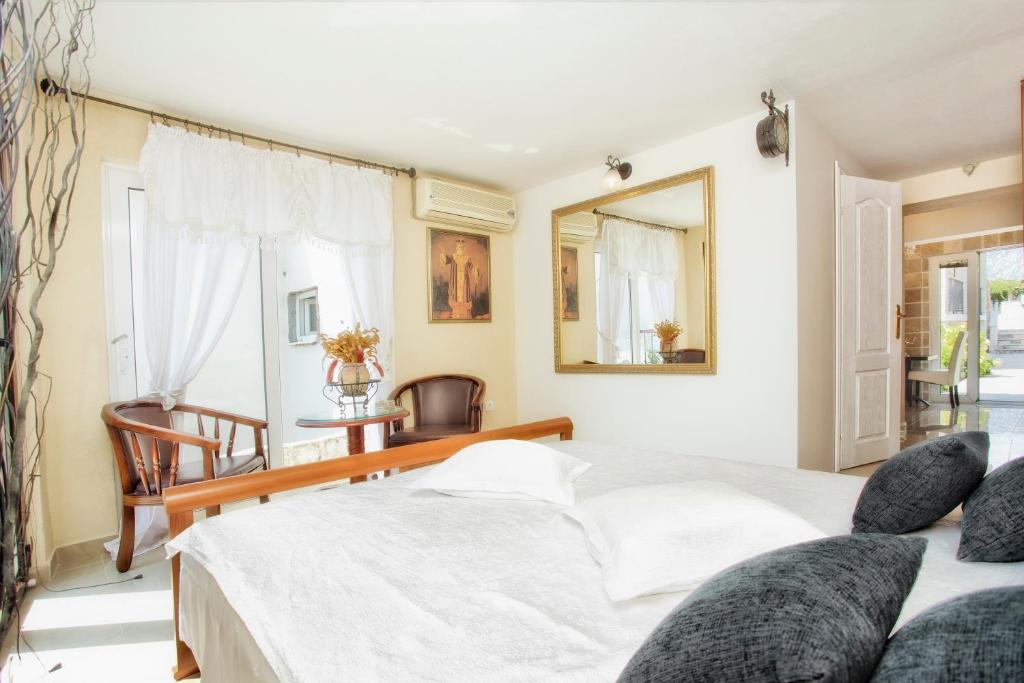 Apartments Admiral - 12