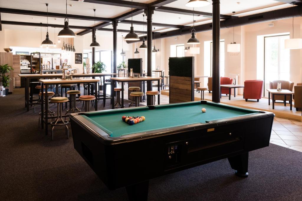 Biliár nebo kulečník v ubytování JUFA Hotel Fürstenfeld