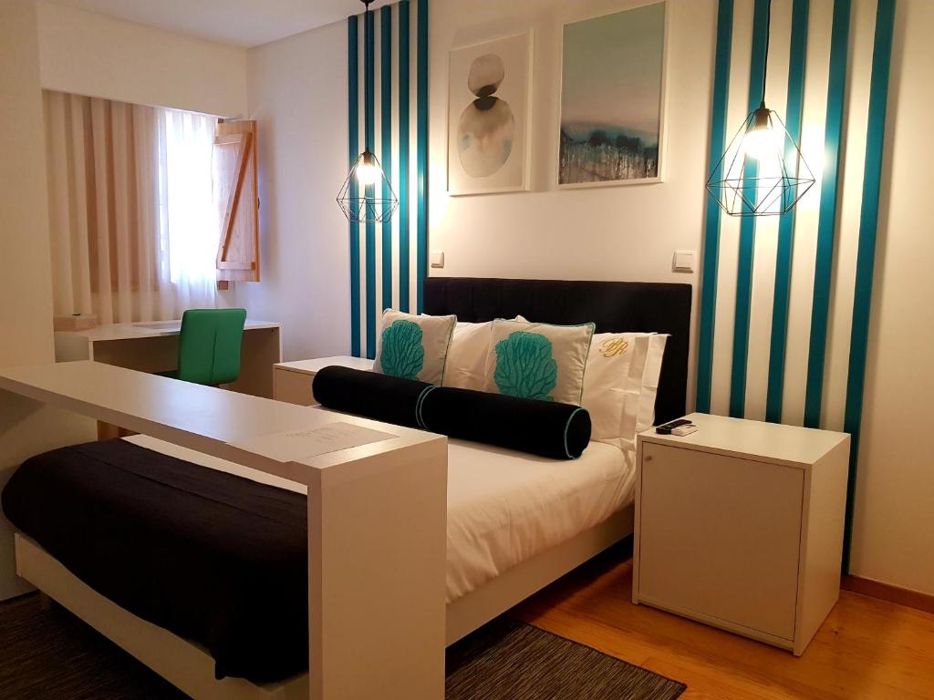 Postel nebo postele na pokoji v ubytování Bellu Suites