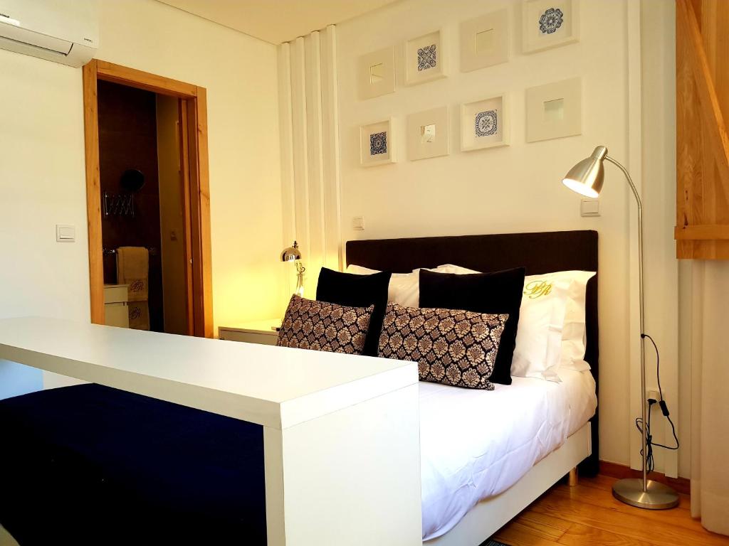Postel nebo postele na pokoji v ubytování Bellu Suites